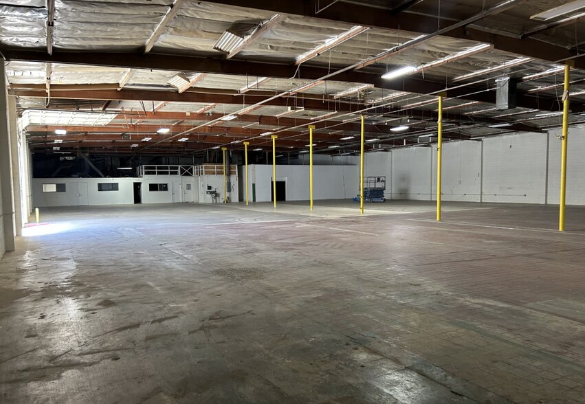 More Photos Of 13600 Vaughn St, San Fernando Warehouse For Lease