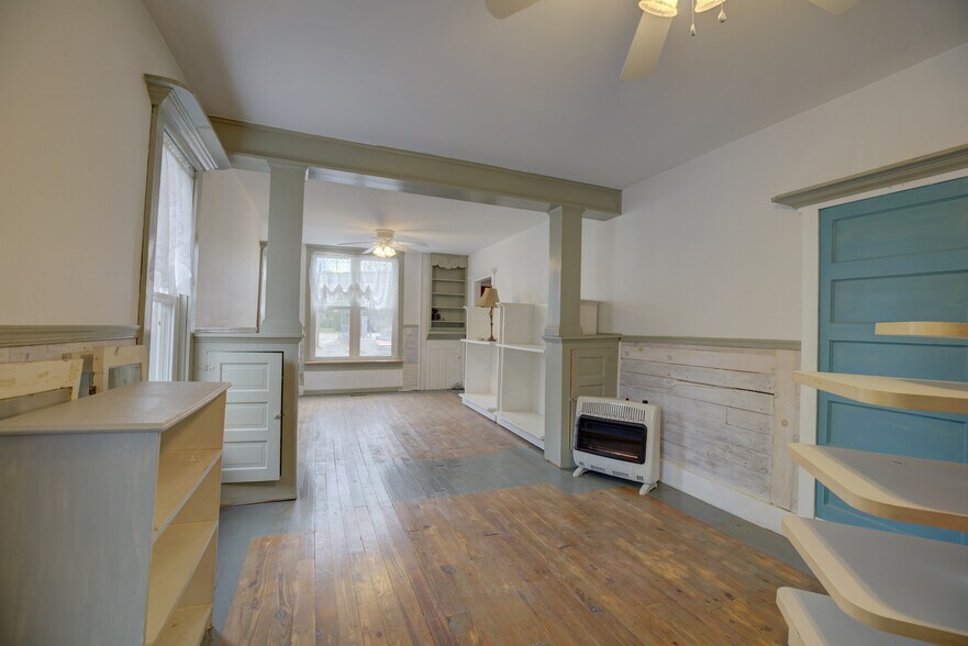 More Photos Of 150 Main St, Benton Office For Sale