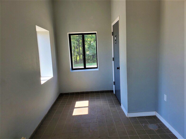 More Photos Of 243 Spring St, Highland Carwash For Lease