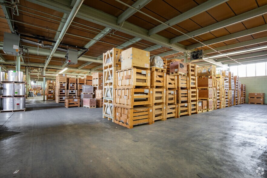 More Photos Of 135 Oser Ave, Hauppauge Warehouse For Lease