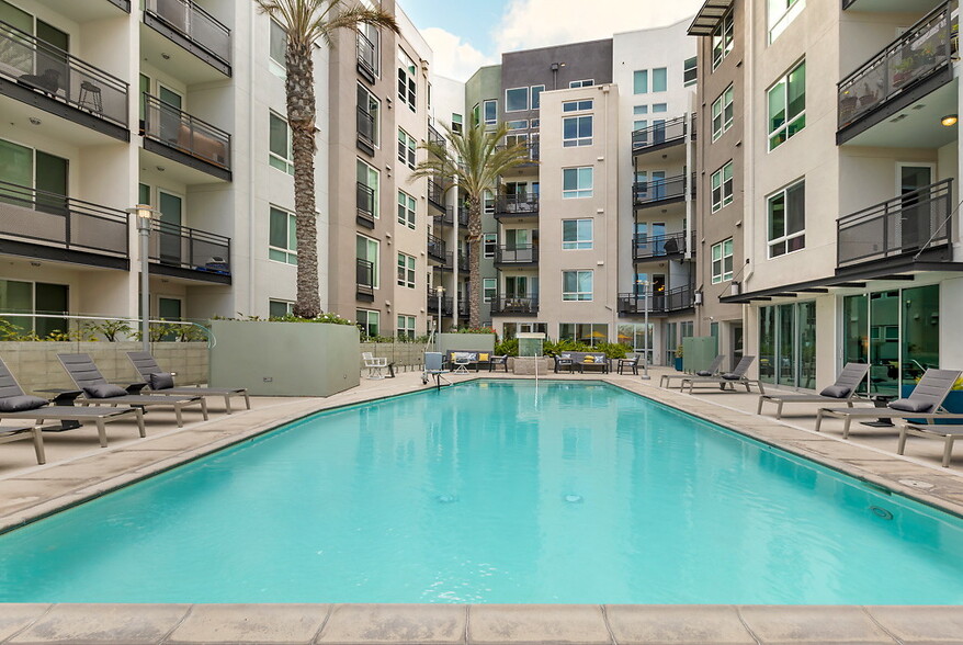 More Photos Of 5200 Wilshire Blvd, Los Angeles Apartments For Lease