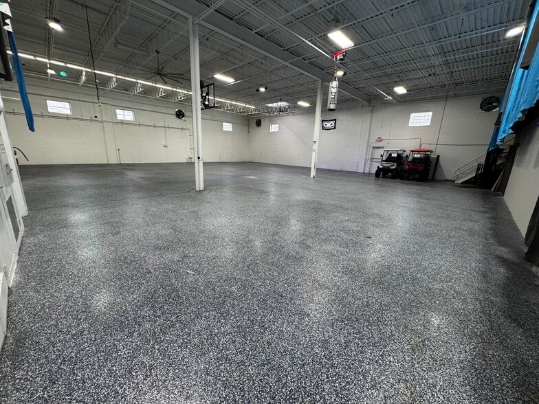 More Photos Of 1540 Hannah Ave, Forest Park Light Distribution For Lease