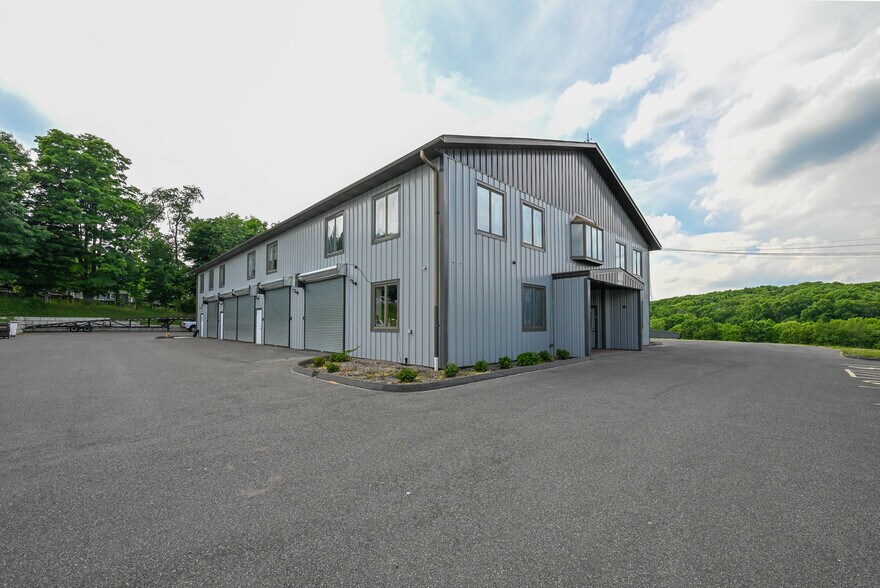 More Photos Of 7 Dunham Dr, New Fairfield Light Manufacturing For Lease