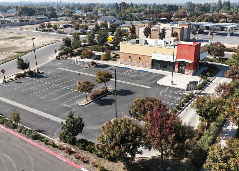 Primary Photo Of 2918 N Dinuba Blvd, Visalia Fast Food For Lease