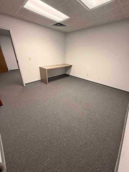 More Photos Of 2804 Boilermaker Ct, Valparaiso Office For Lease