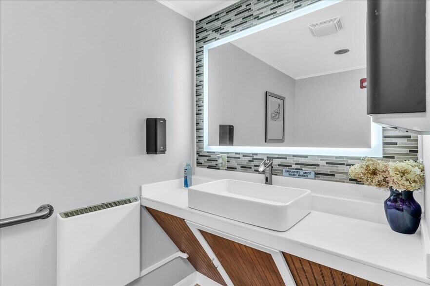 More Photos Of 357 W Main St, Searsport Freestanding For Sale