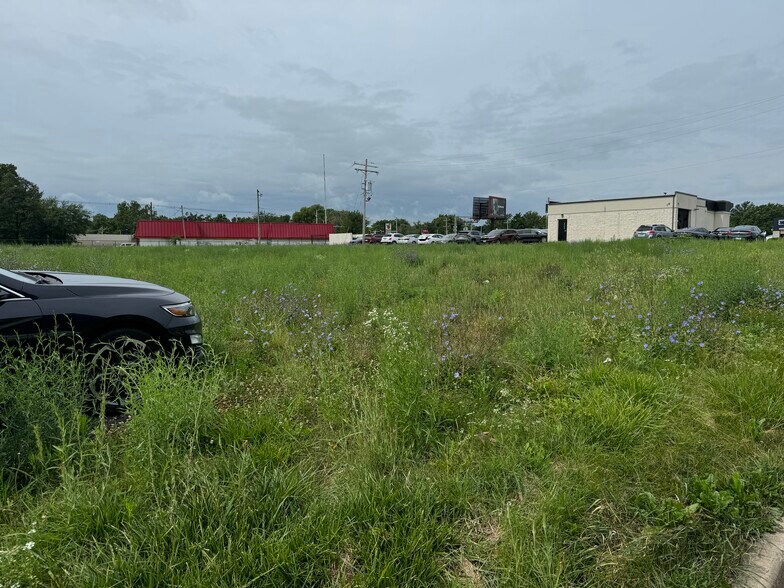 More Photos Of 1212 N Prospect Ave, Champaign Freestanding For Sale