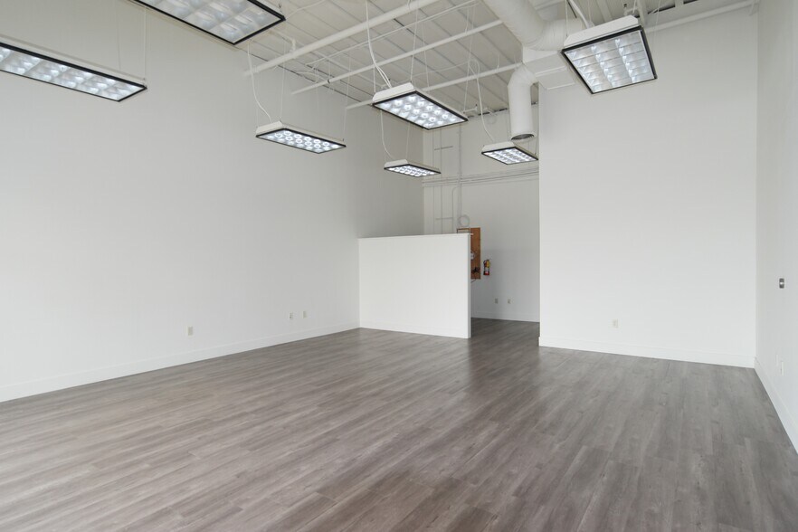 More Photos Of 2860 E Vineyard Ave, Oxnard Storefront Retail Office For Lease