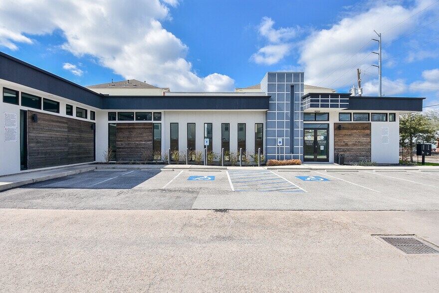 More Photos Of 8703 Meadowcroft Dr, Houston Medical For Lease