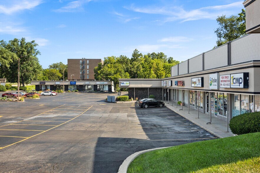 More Photos Of 4408 N Knoxville Ave, Peoria Unknown For Lease