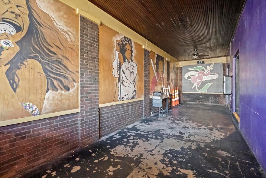 More Photos Of 24 E 3rd St, Newport Bar For Sale