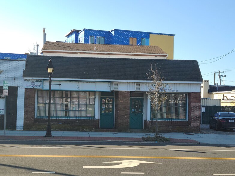 More Photos Of 1664 Union Blvd, Bay Shore Restaurant For Lease