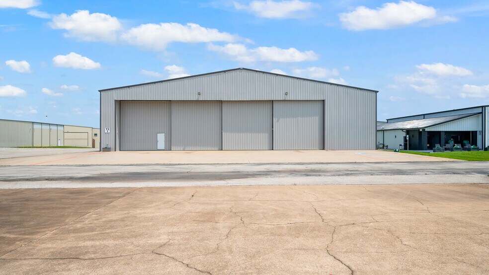 More Photos Of 7622 Eagle Ln, Spring Airplane Hangar For Sale