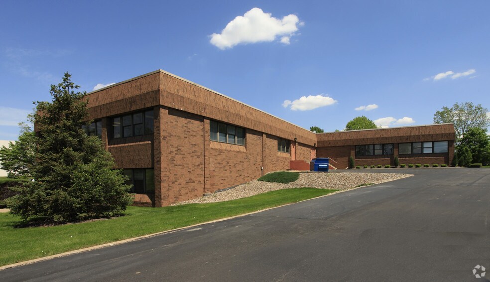 More Photos Of 8300 Dow Cir, Strongsville Light Distribution For Lease