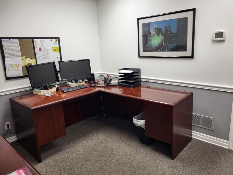 More Photos Of 1025 W Everett Rd, Lake Forest Medical For Lease