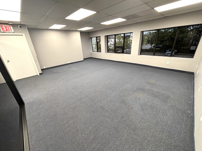 More Photos Of 72 Sharrott Ave, Staten Island Office For Lease