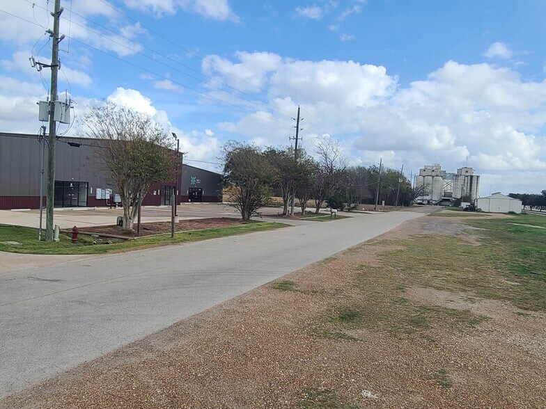 More Photos Of 5446 1st St, Katy Manufacturing For Lease