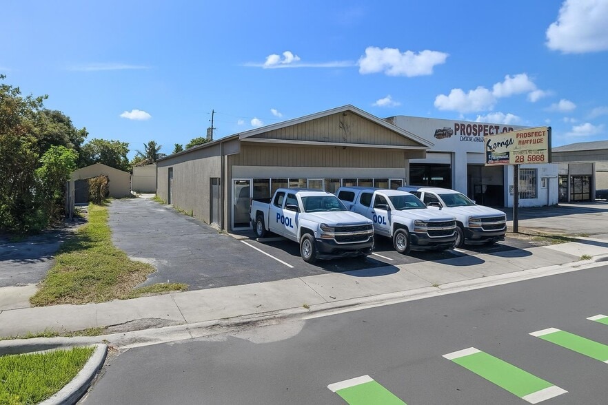 More Photos Of 200 W Prospect Rd, Oakland Park Freestanding For Sale
