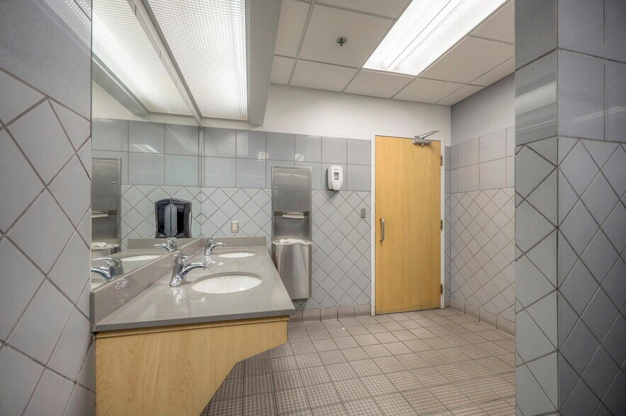 More Photos Of 3921 Frederick Ave, Saint Joseph General Retail For Sale