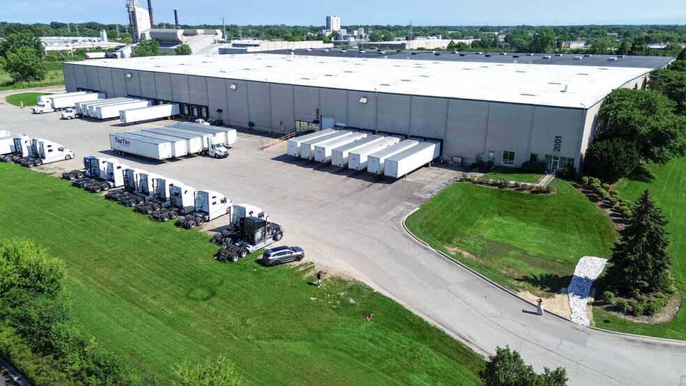 More Photos Of 2001-2005 N Delany Rd, Gurnee Unknown For Lease