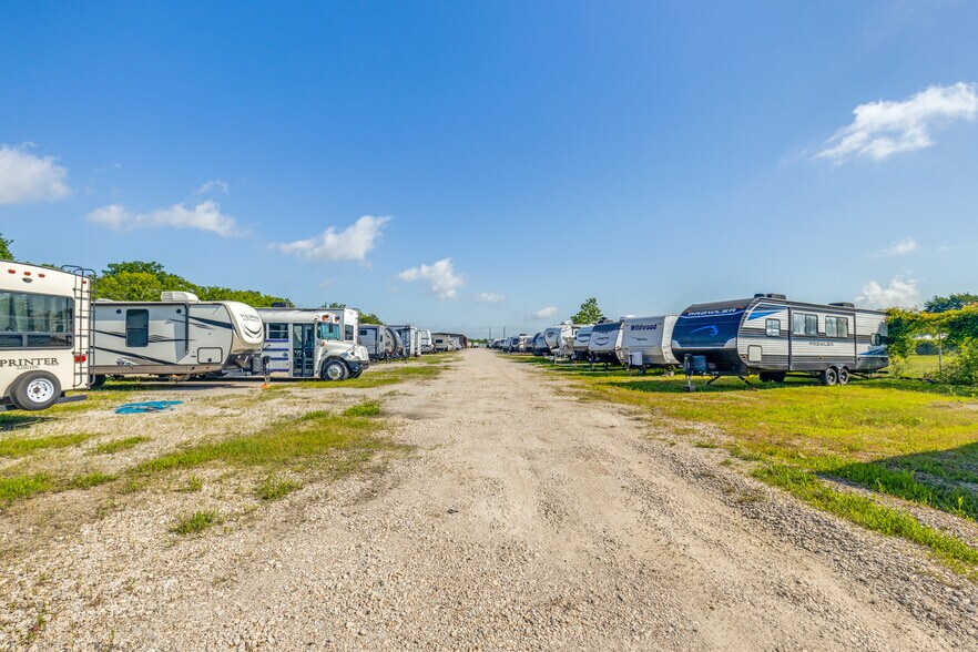 More Photos Of 309 W Archer Rd, Baytown Self Storage For Sale