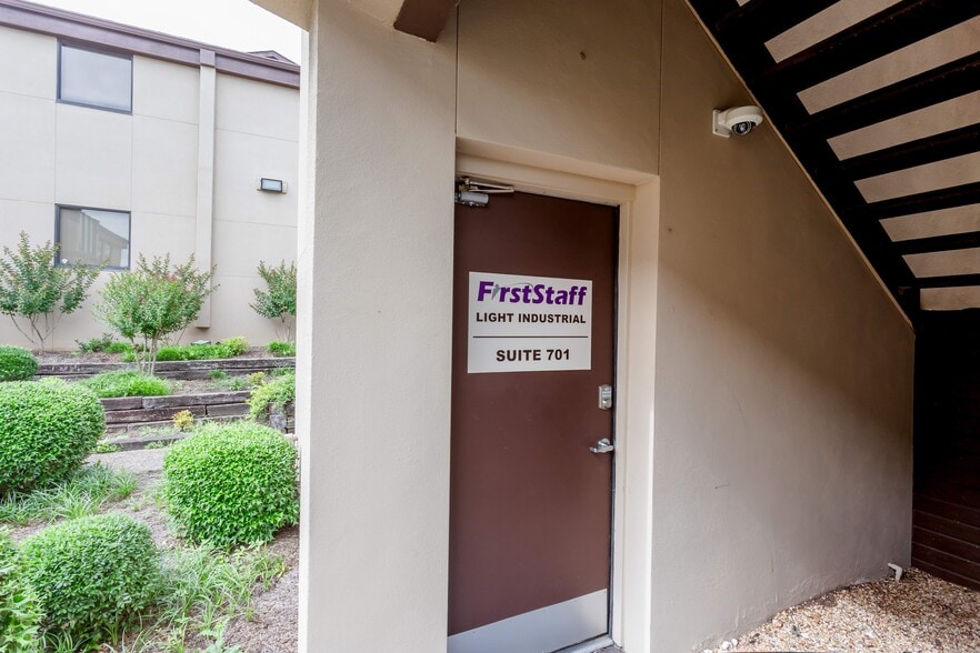 More Photos Of 2024 Arkansas Valley Dr, Little Rock Office For Sale