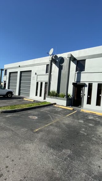 Primary Photo Of 2545 W 80th St, Hialeah Warehouse For Lease