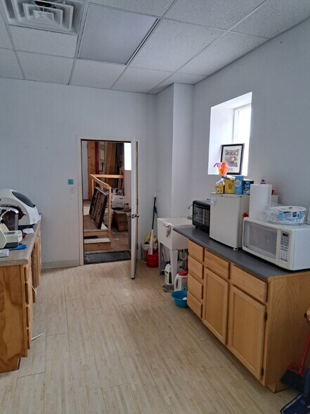 More Photos Of 139 W 3rd St, Chadron Storefront For Sale