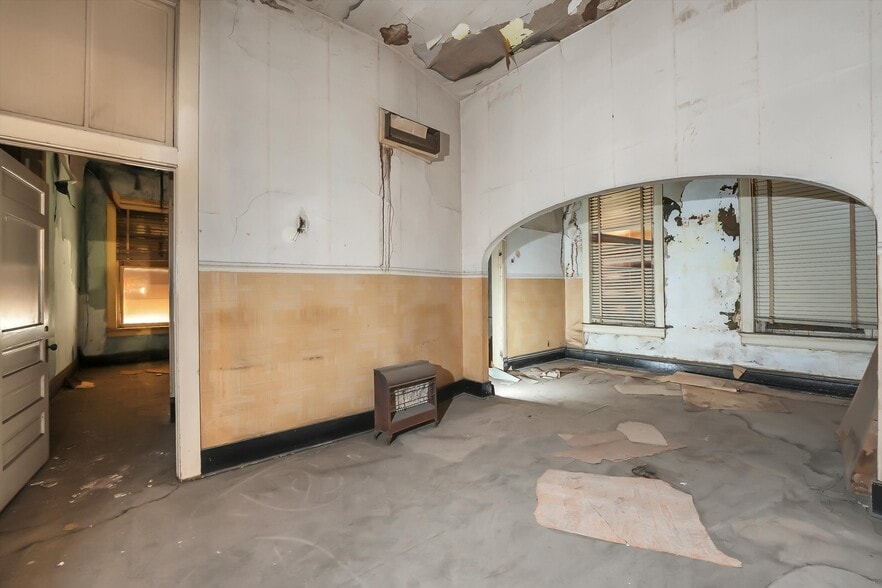 More Photos Of 100 W 4th St, Hobart Restaurant For Sale