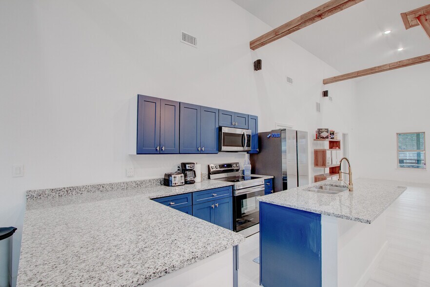 More Photos Of 550 County Road 297, Gainesville Specialty For Sale