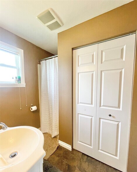 More Photos Of 2549 4th Ave N, Okanogan Office Residential For Sale