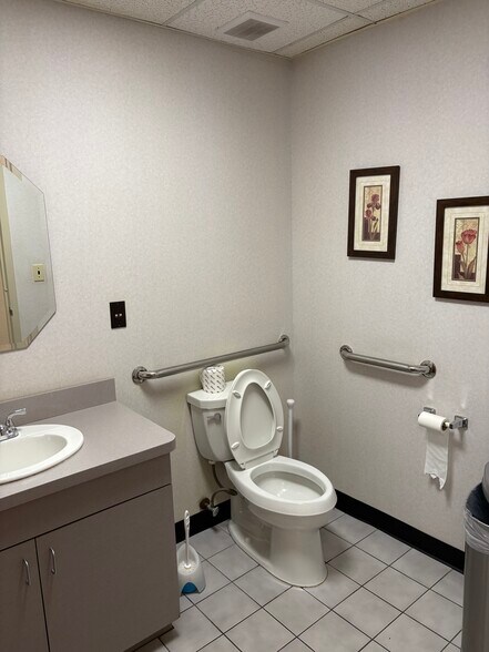 More Photos Of 877 Stewart Ave, Garden City Medical For Sale
