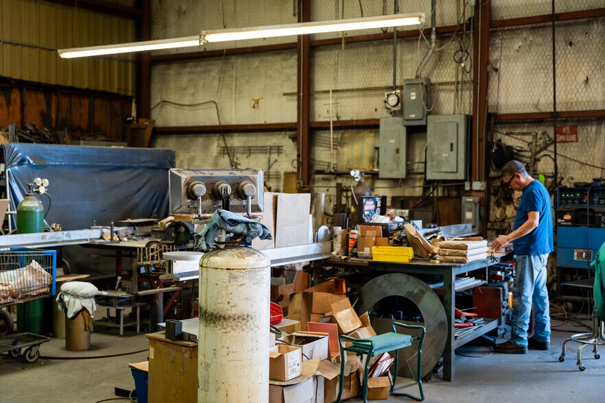 More Photos Of 1630 N Interstate 35 E, Lancaster Flex For Sale