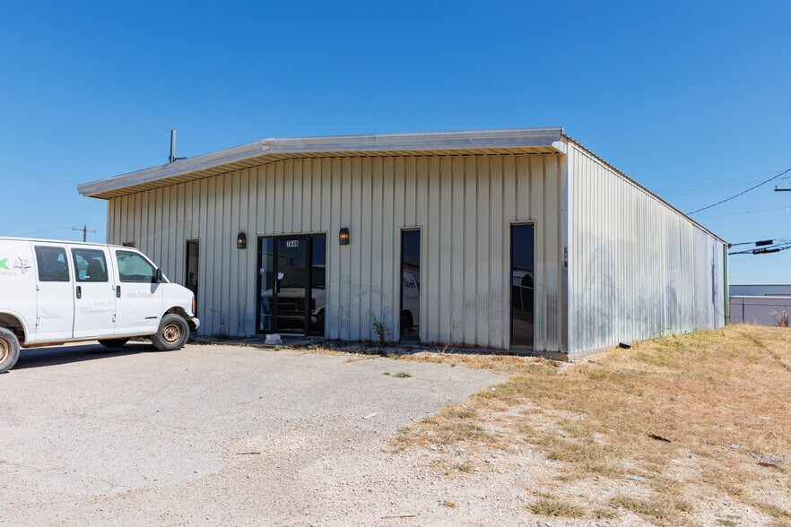 More Photos Of 7626 N General Bruce Dr, Temple Unknown For Lease