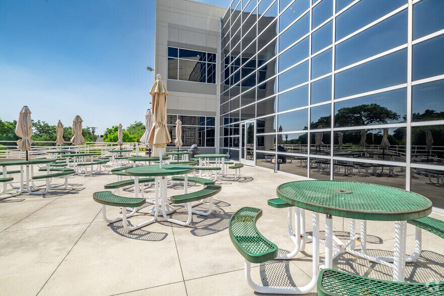 More Photos Of 10000 Rogers Run, San Antonio Office For Sale