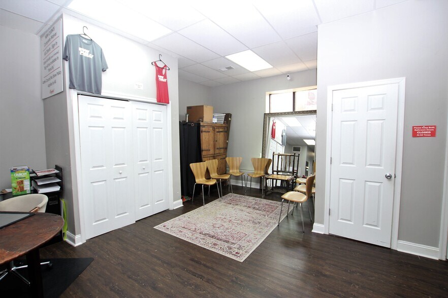 More Photos Of 2006 Chestnut St, Philadelphia Storefront Retail Office For Lease