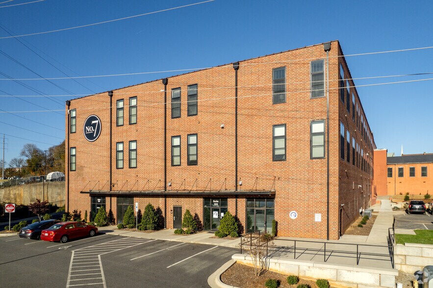 More Photos Of 109 E Fleming Dr, Morganton Apartments For Lease