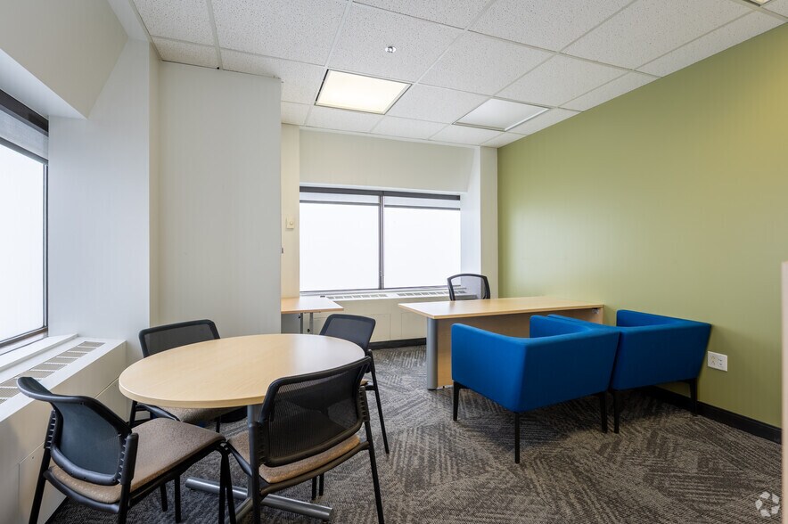 More Photos Of 100 King St W, Toronto Coworking Space