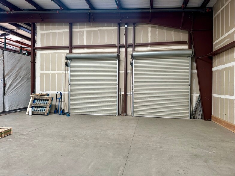 More Photos Of 96 S West Ave, Fresno Warehouse For Lease