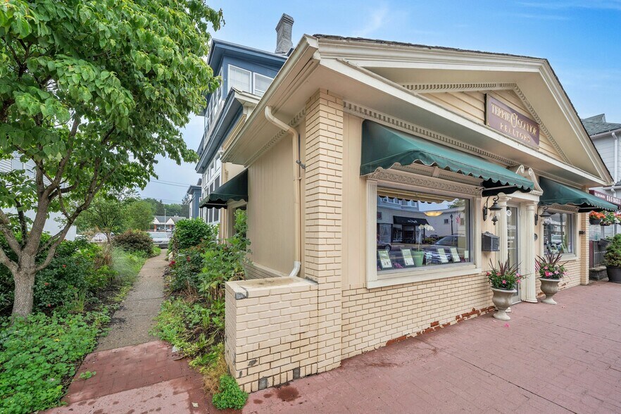 More Photos Of 47 E Main St, Ramsey Office Residential For Lease