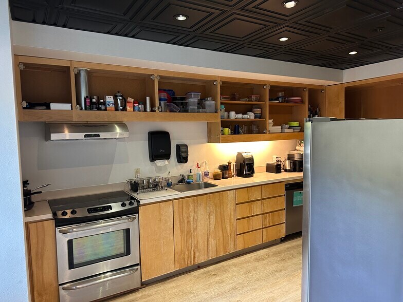 More Photos Of 121 S Bancroft St, Portland Loft Creative Space For Lease