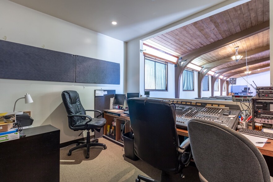 More Photos Of 10335 La Tuna Canyon Rd, Sun Valley Schools For Sale