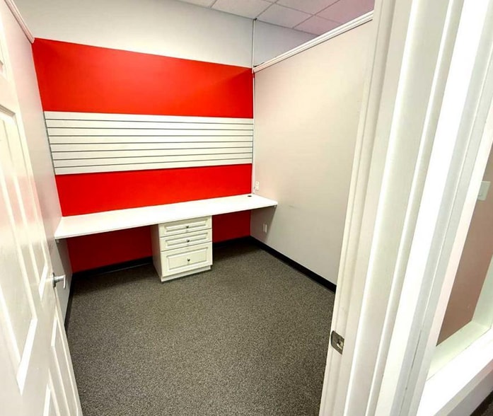 More Photos Of 5212 48 St, Red Deer Office For Sale