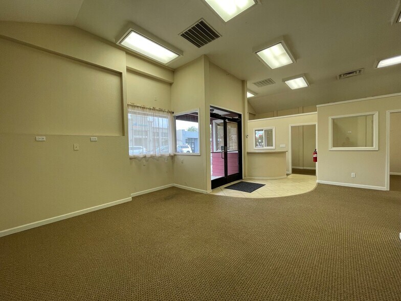 More Photos Of 130 W A St, Dixon Office For Lease
