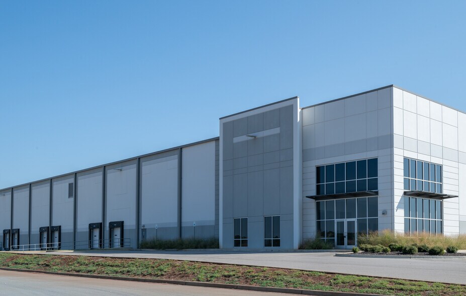 More Photos Of 23366 Bibb Garrett Rd, Tanner Distribution For Lease