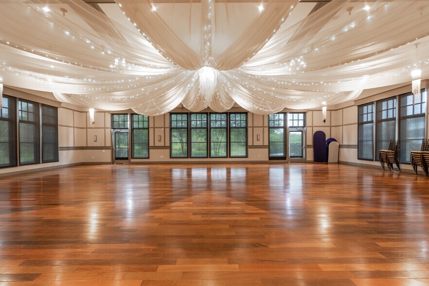 More Photos Of 3920 Gulf Fwy, Dickinson Lodge Meeting Hall For Sale