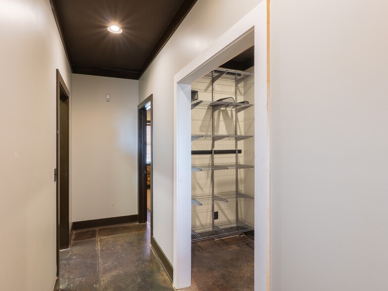 More Photos Of 1443 S Batesville Rd, Greer Showroom For Lease