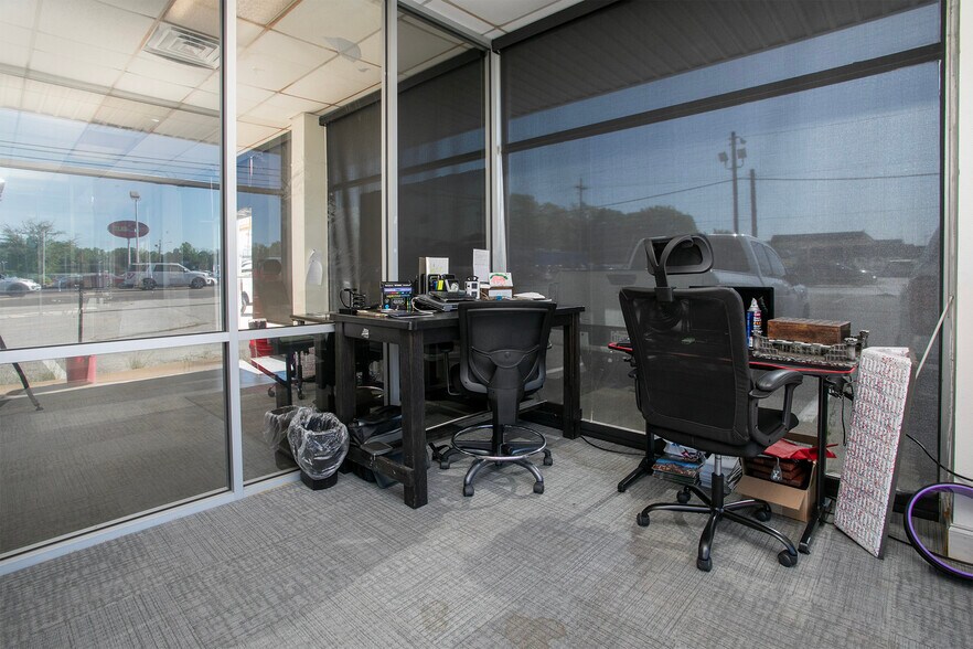 More Photos Of 127 SH 31, Longview Distribution For Lease