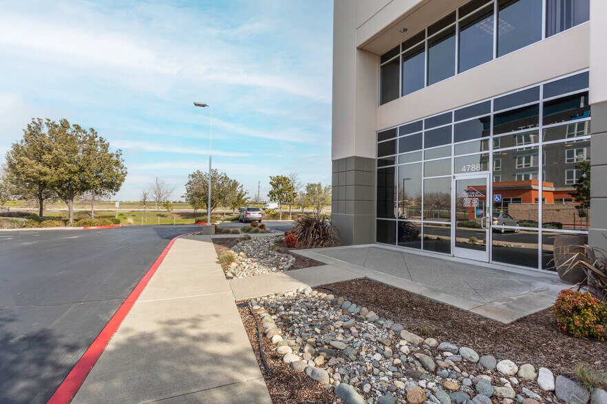 More Photos Of 4750-4794 Duckhorn Dr, Sacramento Research And Development For Lease