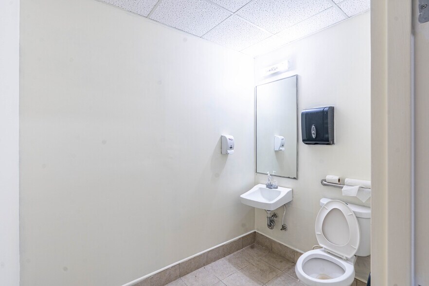 More Photos Of 819 Newman Dr, Helena Office For Sale
